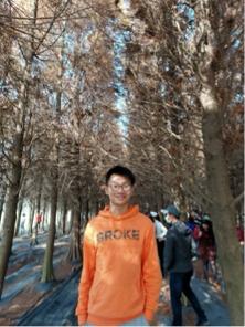 邵子軒 - 本人為國立政治大學應用數學系一年級學生，學測數學前標，指考第一次模擬考頂標，指考英文全國PR90，全科分數平均全國也有80以上，大一上微積分成績89，大一平均84.多，之前也有教過小學弟弟妹妹學業的經驗，可以教的年紀有國中跟國小的英文以及數學。可試教