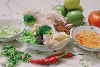 周冠廷 - 朋友創業鹹水雞 友情贊助初出成立的宣傳照片一組！