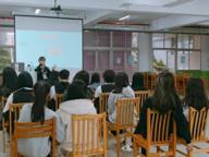 狗狗訓練師 李薇 -  狗狗訓練師 李薇 -