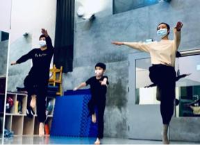 黃韻茹 - 兒童現代教學