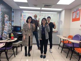 外籍英文家教 - 巨匠美語教學(新莊分校)-與學生合照