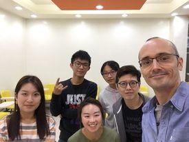 外籍英文家教 - 巨匠美語教學(新莊分校)-與學生合照