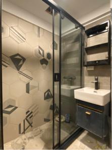 宇達玻璃企業有限公司 - 一字二片8m清強玻橫移門(黑框) 宇達玻璃企業有限公司 - 一字二片8m清強玻橫移門(黑框)