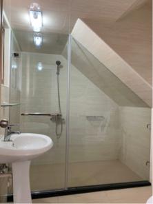 宇達玻璃企業有限公司 - 一字二片8m清強玻無框拉門(樓梯下拉門) 宇達玻璃企業有限公司 - 一字二片8m清強玻無框拉門(樓梯下拉門)