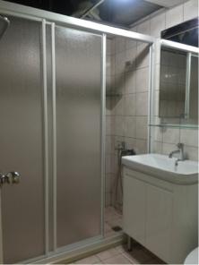 宇達玻璃企業有限公司 - 一字三拉3mPS板拉門(白框) 宇達玻璃企業有限公司 - 一字三拉3mPS板拉門(白框)