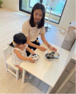 許雅筑 - 此為陪伴一歲半的女童的過程