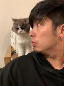 呂承翰 - 覺得肩頭很重，一轉身才發現....