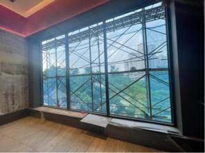 聰銘鐵工有限公司 - 裝潢場 鐵窗（噴黑漆）中間裝玻璃