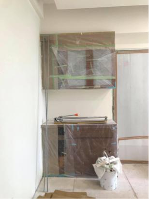 Jun油漆個人工作室 - 施工後
整個客廳貼滿壁紙，就連天花板也是...
光是除壁紙兩個人，刮滿六天，等於一個人三天，
超級難搞不誇張，手刮三天已經快殘廢了。
整間最難搞就是處理刮壁紙，再來其他就簡單修補刷新。
#免費現場估價
#歡迎詢問油漆任何問題
#工作地點：桃園莊二街