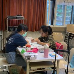 李佩蓉 - 大學期間至社區機構擔任弱勢學生課業輔導志工