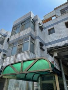 嘉禾工程行 - 老屋翻新工程
外牆白鐵貼皮
一樓採光罩玻璃
一樓室內一扇牆壁拆除
二樓三樓浴室整新衛浴設備更換
4樓陽台採光罩玻璃屋
頂樓防水工程
全棟電線更換
加裝usb插座10個
增加一個2噸水塔
頂樓維修孔加裝白鐵蓋