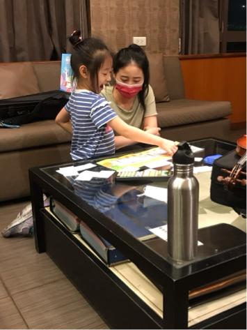 劉姿言 - 教導學生基本樂理