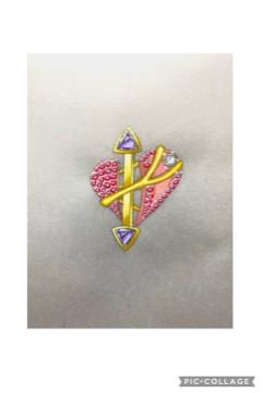 張育容 - 作品名：抓住理智
材料：黃k,紫水晶、紅剛玉（胸針）
