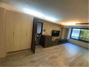 牆壁的化妝師 - 