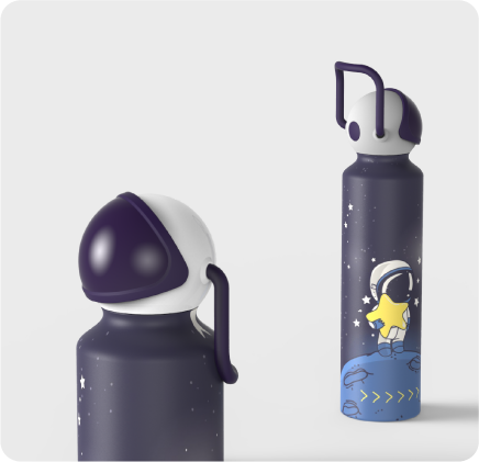 思微設計整合有限公司 - 【 太空人吸管杯設計 】
這是給 8 個月到 2 歲小朋友使用的吸管杯 . 這樣的產品無技術含量 , 如何透過設計 , 為產品加值是關鍵 .
人們真正喜歡一個產品或品牌 , 不僅是因為產品好 , 還有其背後的 < 故事與意義 > . 如何為產品打造一個適合的故事呢 ? 下面我們來聊聊 , 這個專案我們是怎麼進行的 .