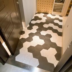 聖辰地板設計(塑膠地板代工達人賴桑) - 小六角塑膠地板 聖辰地板設計(塑膠地板代工達人賴桑) - 小六角塑膠地板