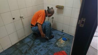 小林水電 - 衛浴設備完成拆除!等待其他泥作完成後,進場實施安裝作業! 小林水電 - 衛浴設備完成拆除!等待其他泥作完成後,進場實施安裝作業!