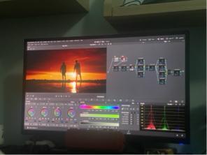 432赫茲 Film production studio - 使用專業軟體&ldquo;達芬奇&rdquo;調色