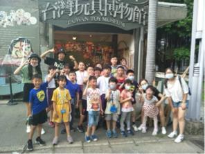 曾霈薰 - 和安親班的小朋友們出去玩