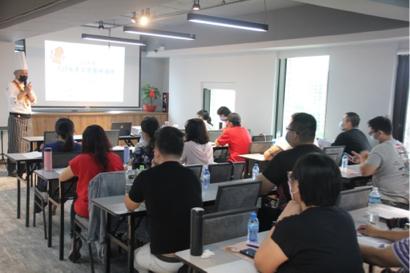 職人會館-陳宗佑（宗佑師） - 120吋投影布幕、投影機、擴大機、喇叭、麥克風