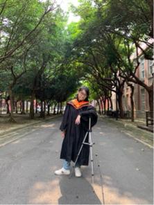 王儀瑄 - 碩士畢業照