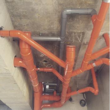 捷將工程有限公司 - 廁所排水吊管施工