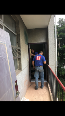 允鑽企業社 - 硫化銅門按裝施工