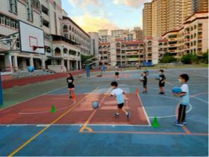 DannyYu - 純真的孩子，正積極練習運球上籃～ 