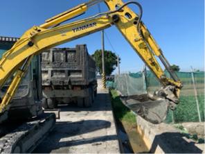 錦隆工程股份有限公司 - 水溝整理中