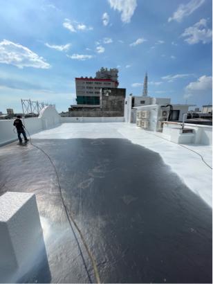 水盾防水工程 - 台南衛理堂教堂，五道防水工程，第三道雙液型彈性防水中塗，接第四道防水彈性面漆