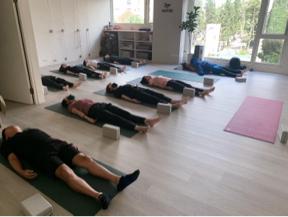 靜 瑜珈 - 學生最喜歡的瑜伽體式-shavasana 