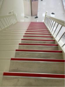 聖辰地板設計(塑膠地板代工達人賴桑) - 超耐磨PVC木紋樓梯搭配甜心止滑鋁條 聖辰地板設計(塑膠地板代工達人賴桑) - 超耐磨PVC木紋樓梯搭配甜心止滑鋁條