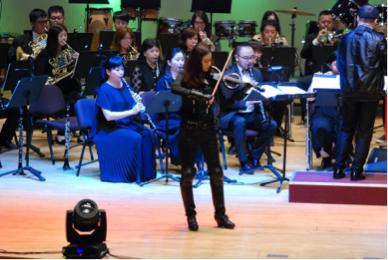 曉音樂 - 2019/4月與新竹交響管樂團電《復仇者聯盟》表演電小提琴 曉音樂 - 2019/4月與新竹交響管樂團電《復仇者聯盟》表演電小提琴