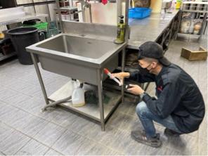 凱翔環衛 - 廚房工作台隙縫 除蟑餌劑防治