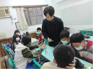 冠昇老師/黑核Studio/衣架子Studio - 擔任補習班英文講師教學