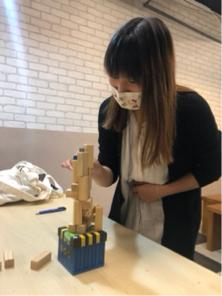 阮氏青水 - 卓遊客
上課前老師也得練習練習
不然學生們學太快了
老師招架不住?