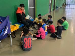 楊子毅 - 1.集合講解課堂重點與動作細節
2.基本功訓練
3.與小朋友快樂合影