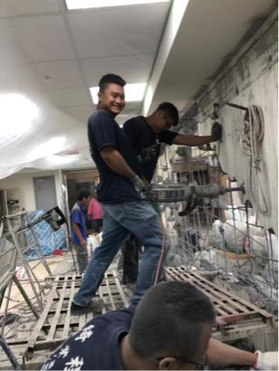 詠實工程行 - 加班 晚上11點 還是開心的笑容