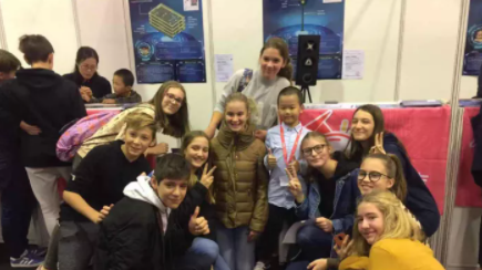 Canny - 為大班學生，發明品為-指示型紅綠燈，協助明確發明概念，參展前包含口語練習、優勢表達等，並於2019年底攜帶作品模型、專利至歐洲克羅埃西亞發明參展。