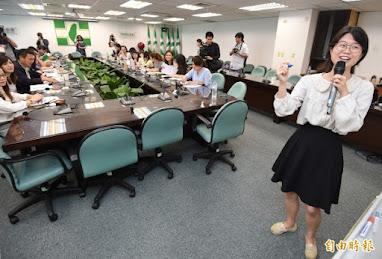 陳芸欣 - 擔任民主進步黨開辦的第一期印尼語課程 (2016)