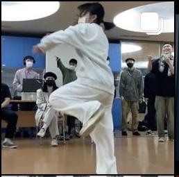 舞蹈教學（MV舞/街舞/編舞） - 參加校內舞社freestyle battle 有進16強 影片可在提供在專業檔案的ig 連結內找到