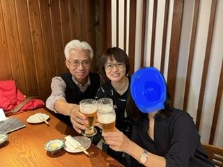 謝佩青 - 與友人一起到日本拜訪後續可能有合作商機的客人。平日以日文書信往來為聯繫方式，目前處於評估階段以及等待對方明年來台工廠見學後再進一步討論後續作業模式。