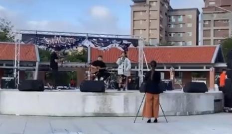 大伶 - 縣政府前歌唱表演