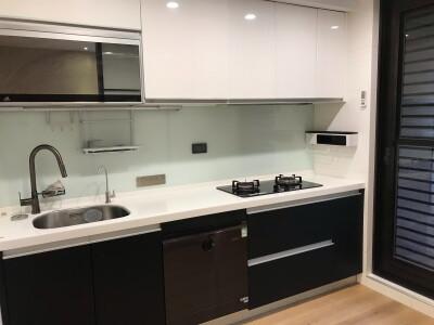 宋伯琳（清和室內裝修設計工作室） - 黑白分明的廚房設計