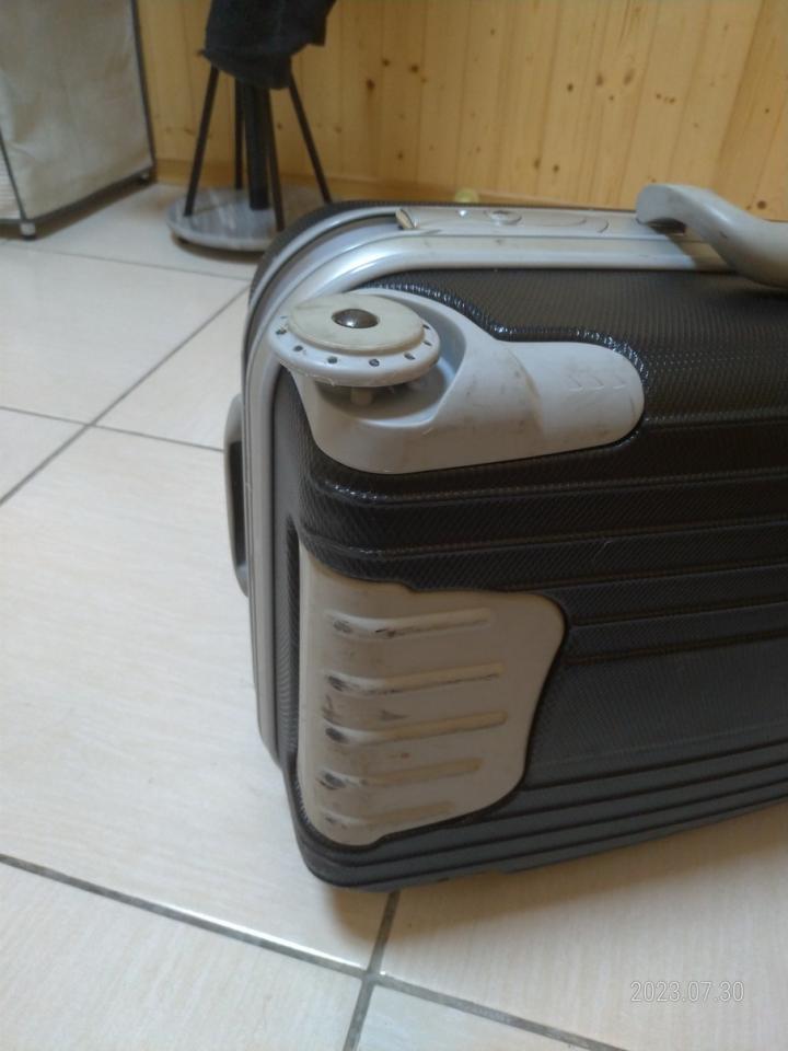 行李箱維修案件圖片