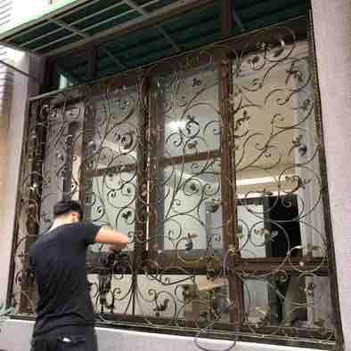 許廷亦 - 鍛造鐵窗安裝