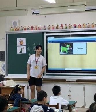 Ms.Li - 在仁愛國小教小學生讀英文繪本持續半年。