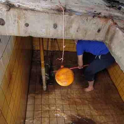 竑耀職人水電有限公司 - 華廈大樓水塔清洗前