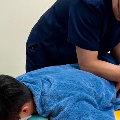 提供剪頭髮男服務的專家到府按摩