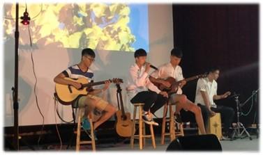 王信嘉 - 高中吉他社表演